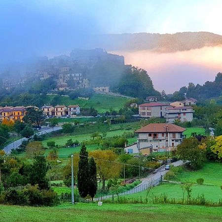La Terrazza Sul Lago Turano Castel di Tora Exteriör bild