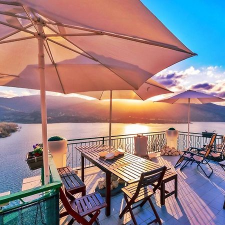 La Terrazza Sul Lago Turano Castel di Tora Exteriör bild