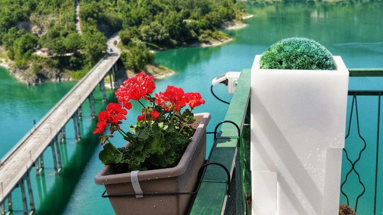 La Terrazza Sul Lago Turano Castel di Tora Exteriör bild