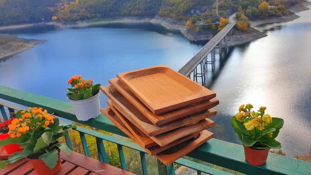 La Terrazza Sul Lago Turano Castel di Tora Exteriör bild