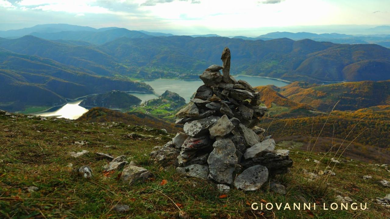 La Terrazza Sul Lago Turano Castel di Tora Exteriör bild
