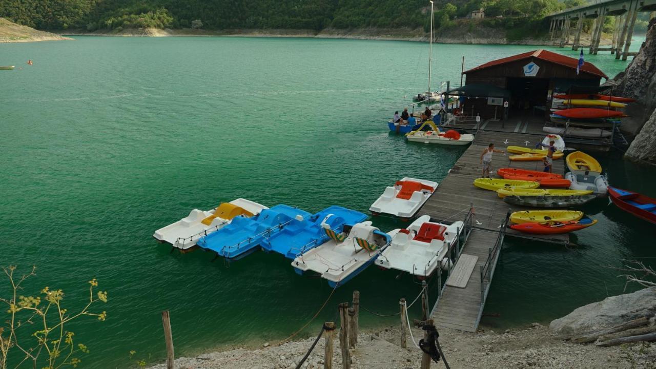 La Terrazza Sul Lago Turano Castel di Tora Exteriör bild