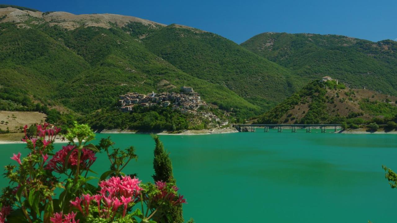 La Terrazza Sul Lago Turano Castel di Tora Exteriör bild