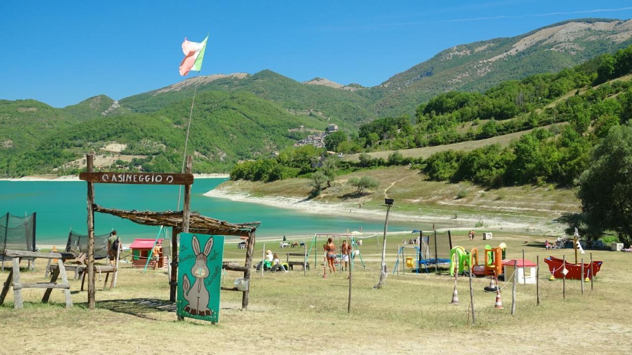 La Terrazza Sul Lago Turano Castel di Tora Exteriör bild
