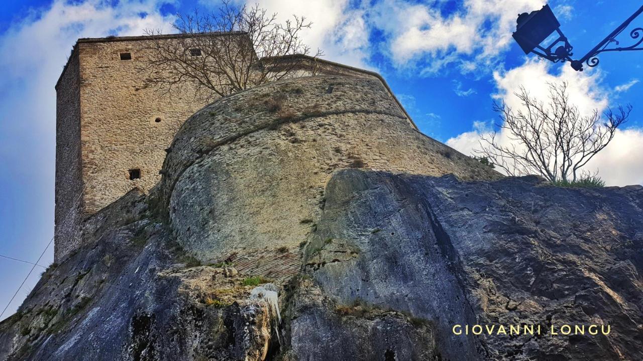 La Terrazza Sul Lago Turano Castel di Tora Exteriör bild