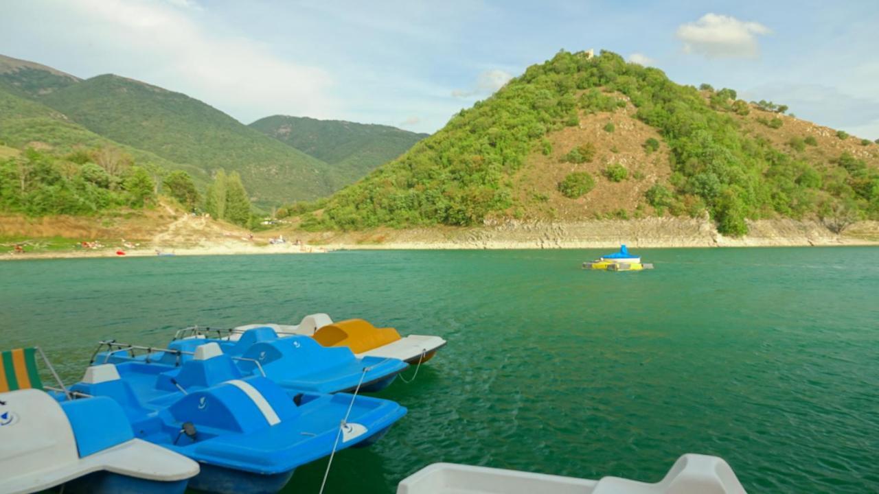 La Terrazza Sul Lago Turano Castel di Tora Exteriör bild