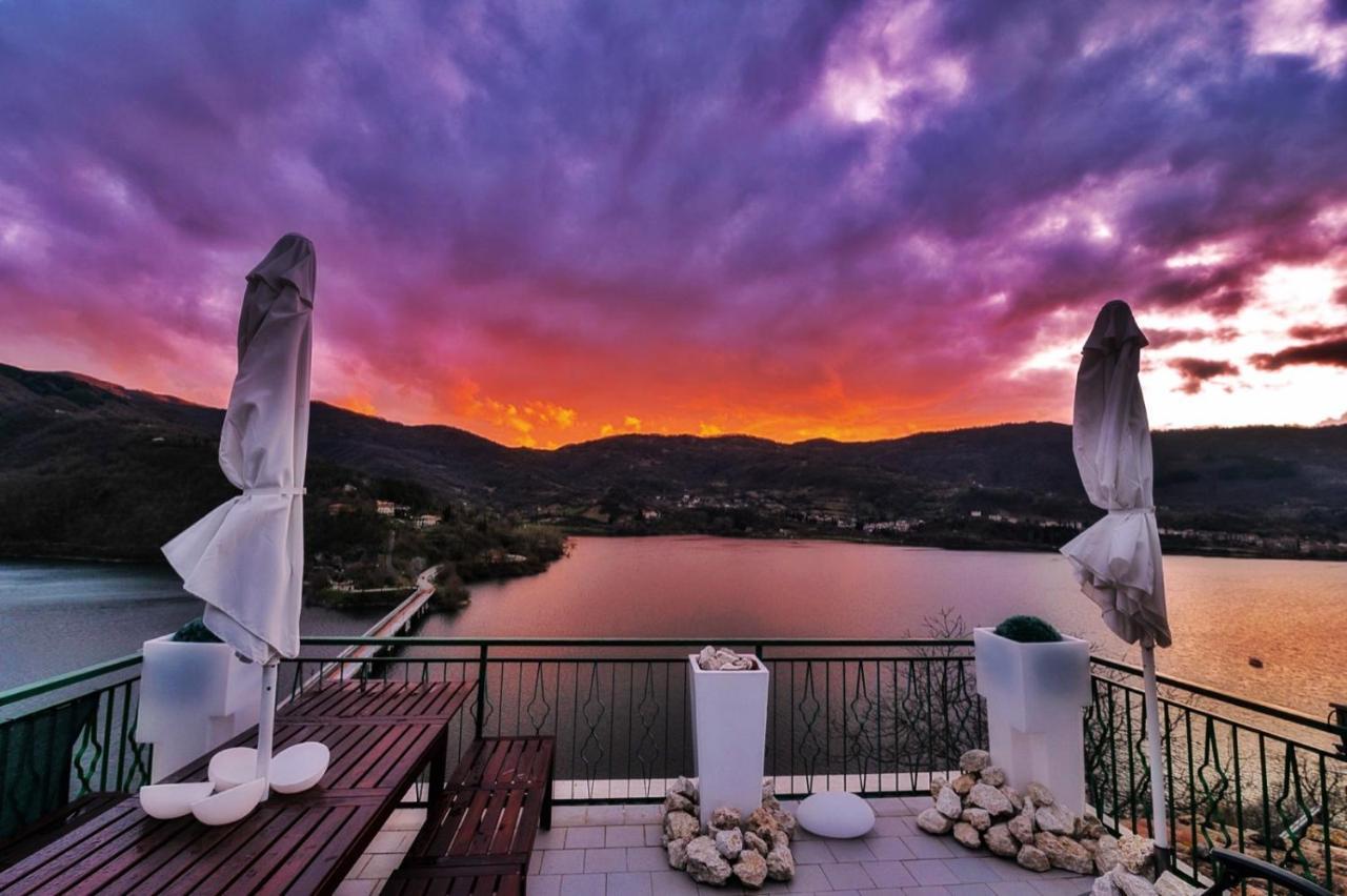 La Terrazza Sul Lago Turano Castel di Tora Exteriör bild