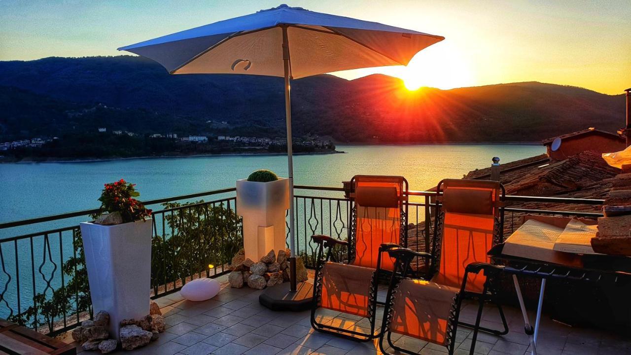 La Terrazza Sul Lago Turano Castel di Tora Exteriör bild