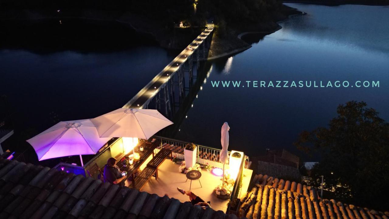 La Terrazza Sul Lago Turano Castel di Tora Exteriör bild